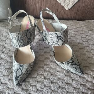 JustFab Tyley Faux Snake Skin Heels Size: US 8